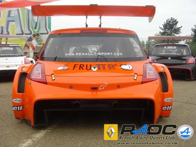 Zolder-05-orange-megane-trophy-rear-2-sf